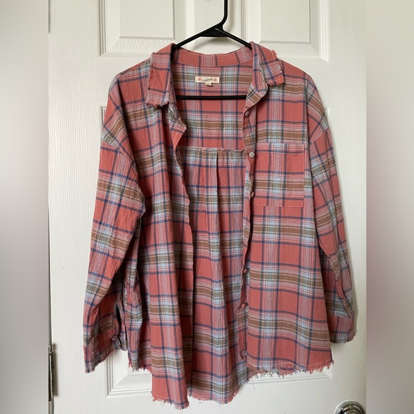Southern Dreams Coral Plaid Frayed Shirt, Size Small - Picture 2 of 2
